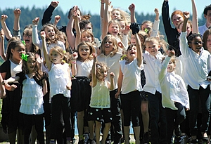 kids celebrating